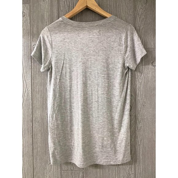 V-neck soft stretch tee with pocket NEW - Picture 2 of 3